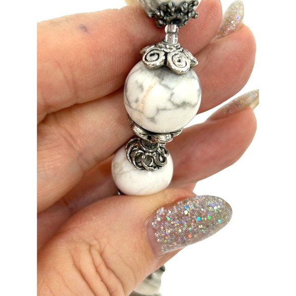 White Howlite Gemstone Beaded Bracelet Handcrafted Silver Tone Floral Grey Whte - Picture 11 of 17